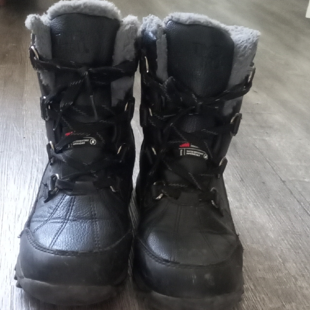 Time and Tru Black Winter Boots